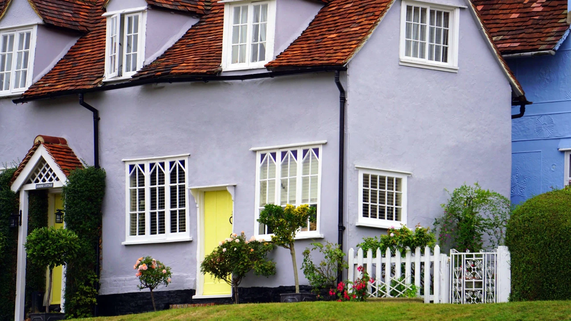 Locked out of the house? Get an advice on how to get back in!