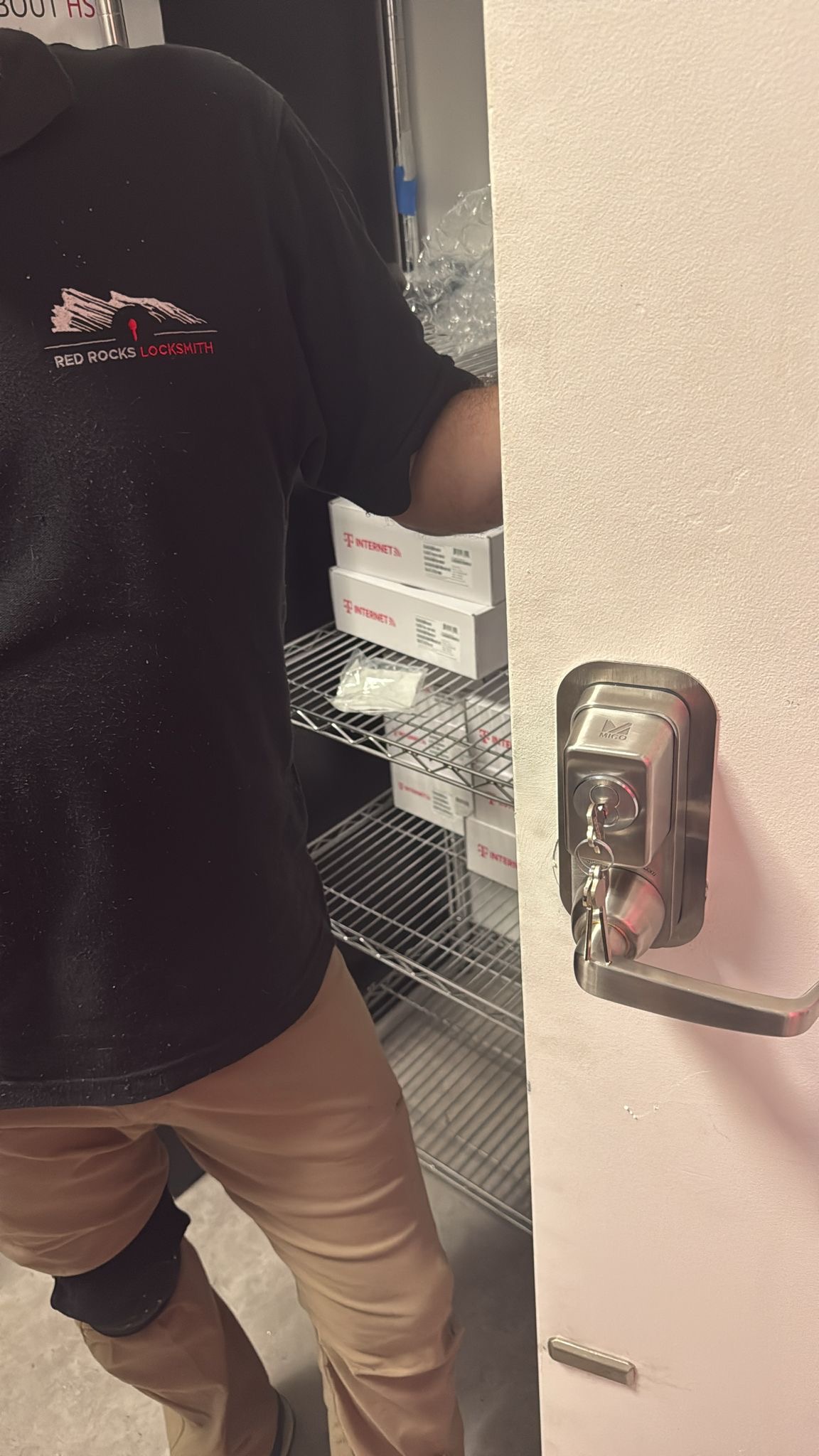 Red Rocks Locksmith Denver Commercial Door Lock Change